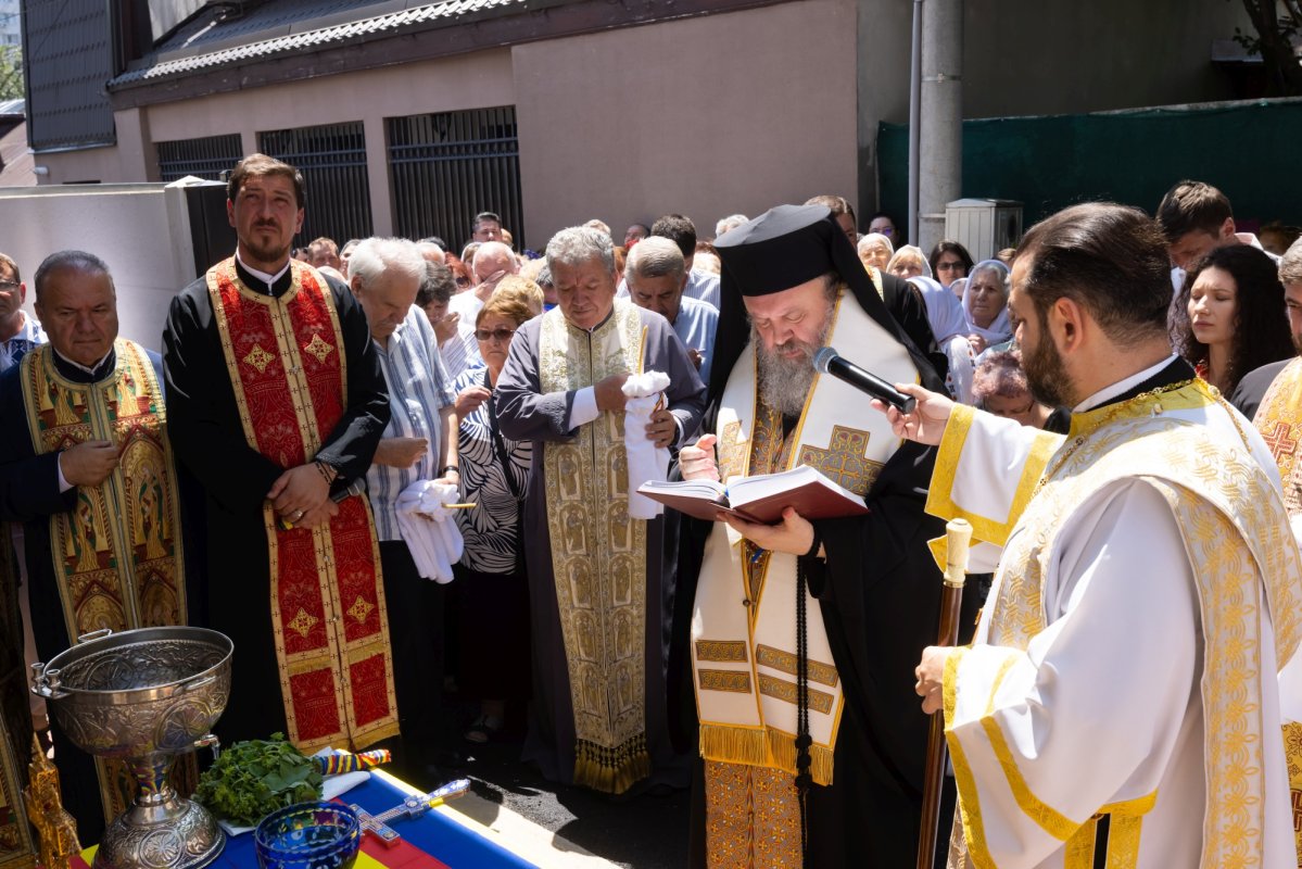 Extinderea complexului bisericesc al Parohiei „Sfânta Treime”-Militari 334700