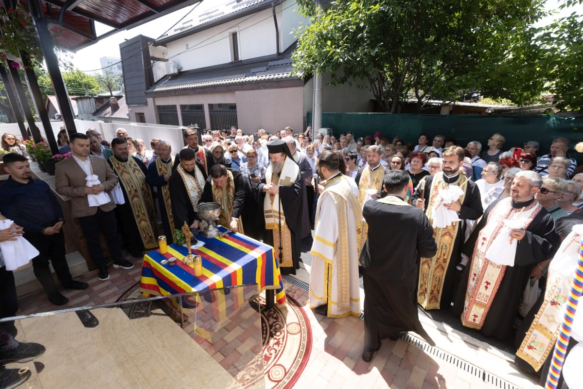 Extinderea complexului bisericesc al Parohiei „Sfânta Treime”-Militari 334703