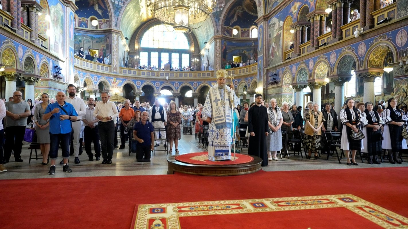 Liturghie arhierească în Duminica Tuturor Sfinţilor la Catedrala Mitropolitană din Sibiu 334629