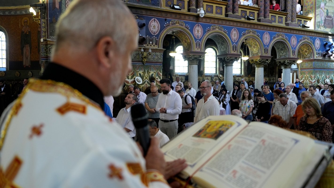 Liturghie arhierească în Duminica Tuturor Sfinţilor la Catedrala Mitropolitană din Sibiu 334632