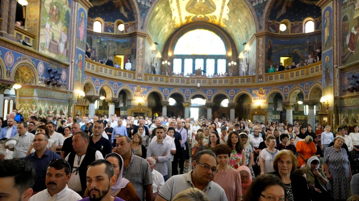 Liturghie arhierească în Duminica Tuturor Sfinţilor la Catedrala Mitropolitană din Sibiu 334633