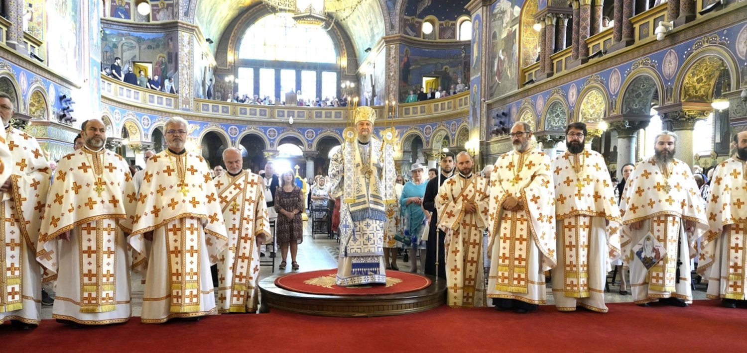 Liturghie arhierească în Duminica Tuturor Sfinţilor la Catedrala Mitropolitană din Sibiu 334635
