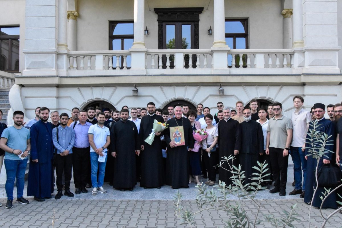 Părintele profesor Ioan Sauca a conferenţiat la Craiova 334739