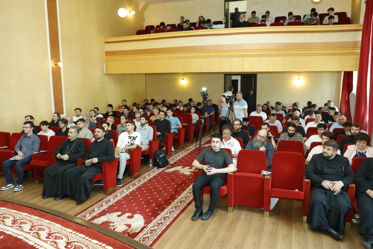 Părintele profesor Ioan Sauca a conferenţiat la Craiova 334741