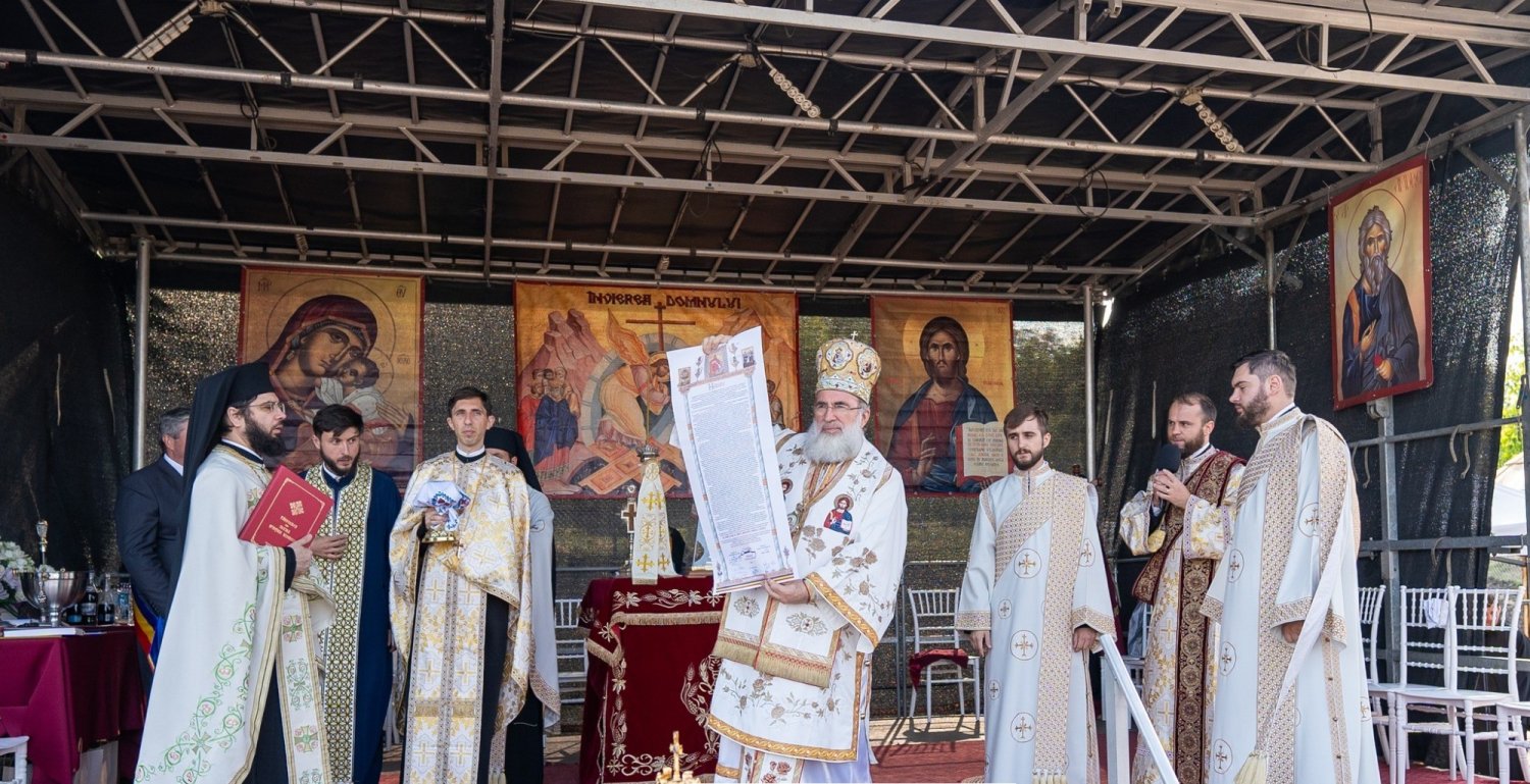 „Biserica celor 100 de ctitori” a fost resfințită 334789