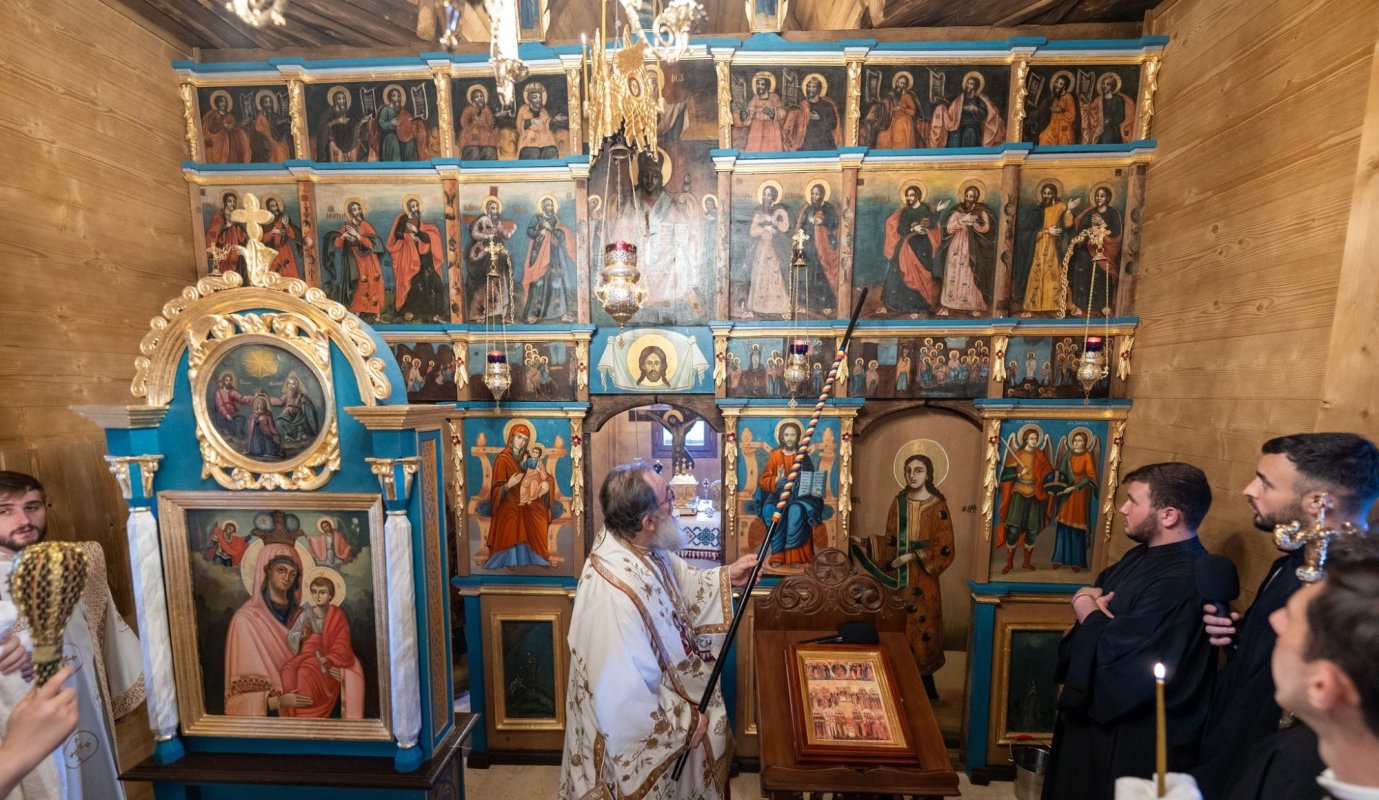 „Biserica celor 100 de ctitori” a fost resfințită 334790