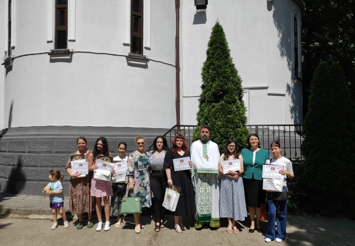 Concurs de poezie pentru elevi la o biserică din București 334833