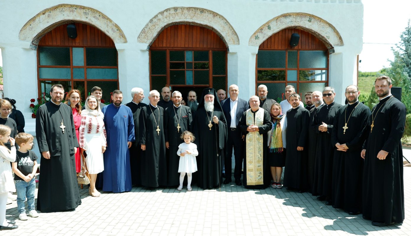 Liturghie arhierească de hramul unei biserici gorjene 334843