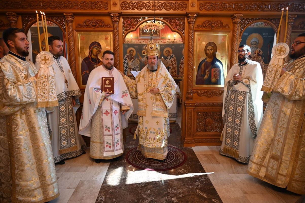 Sfinţirea Bisericii „Pogorârea Sfântului Duh” din parohia bihoreană Gepiu 334815