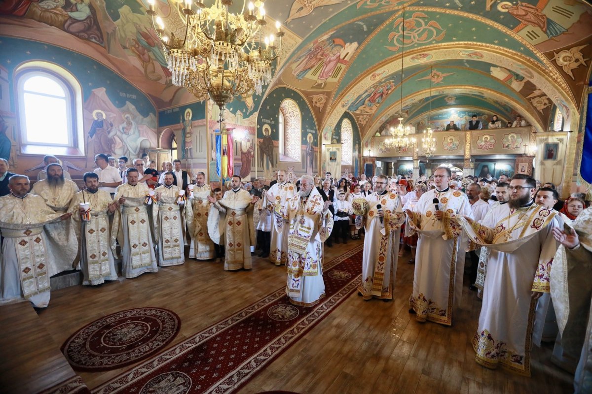 Târnosirea bisericii din cartierul Ferneziu, municipiul Baia Mare 334820