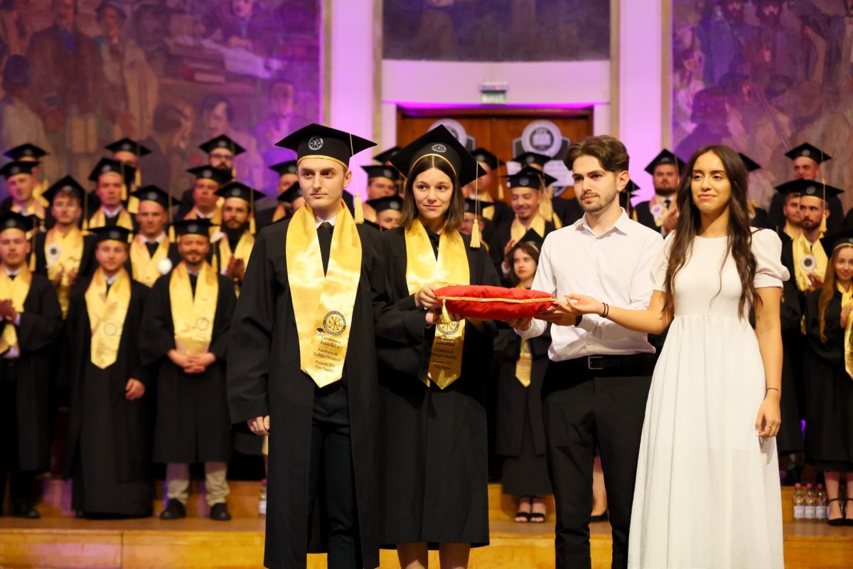 Festivitate de absolvire la Facultatea de Teologie Ortodoxă din Cluj-Napoca 334880