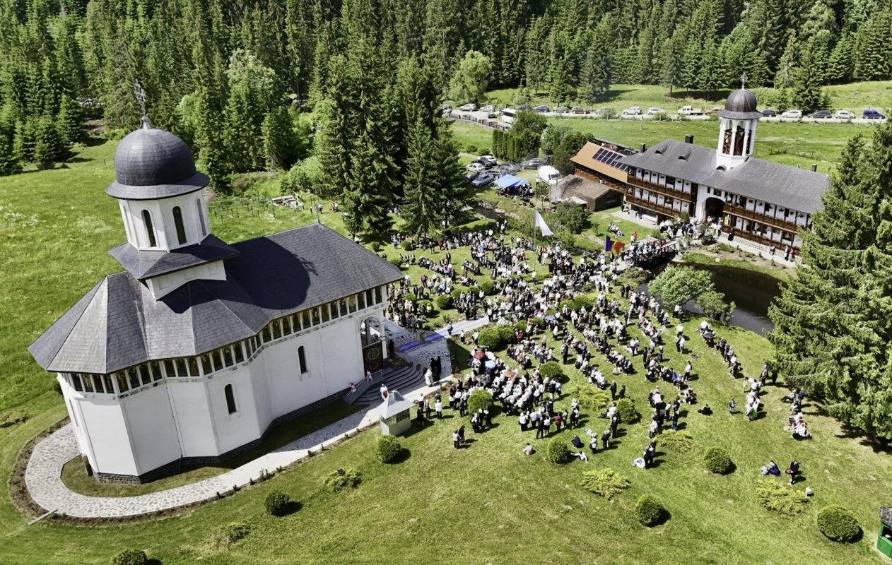 Hramul schitului de la Gura Izvorului, judeţul Harghita 334893