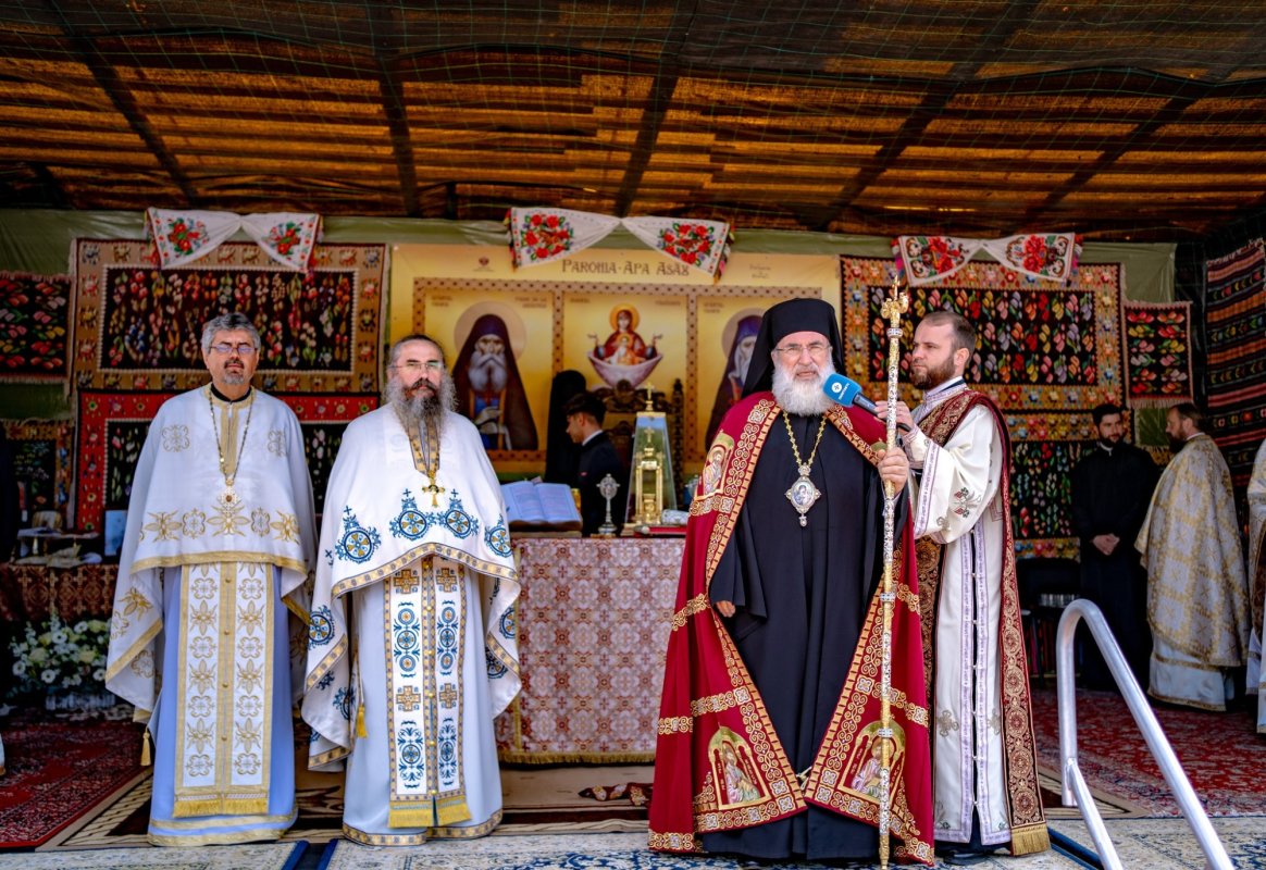 Moment istoric în parohia băcăuană Apa-Asău 335008