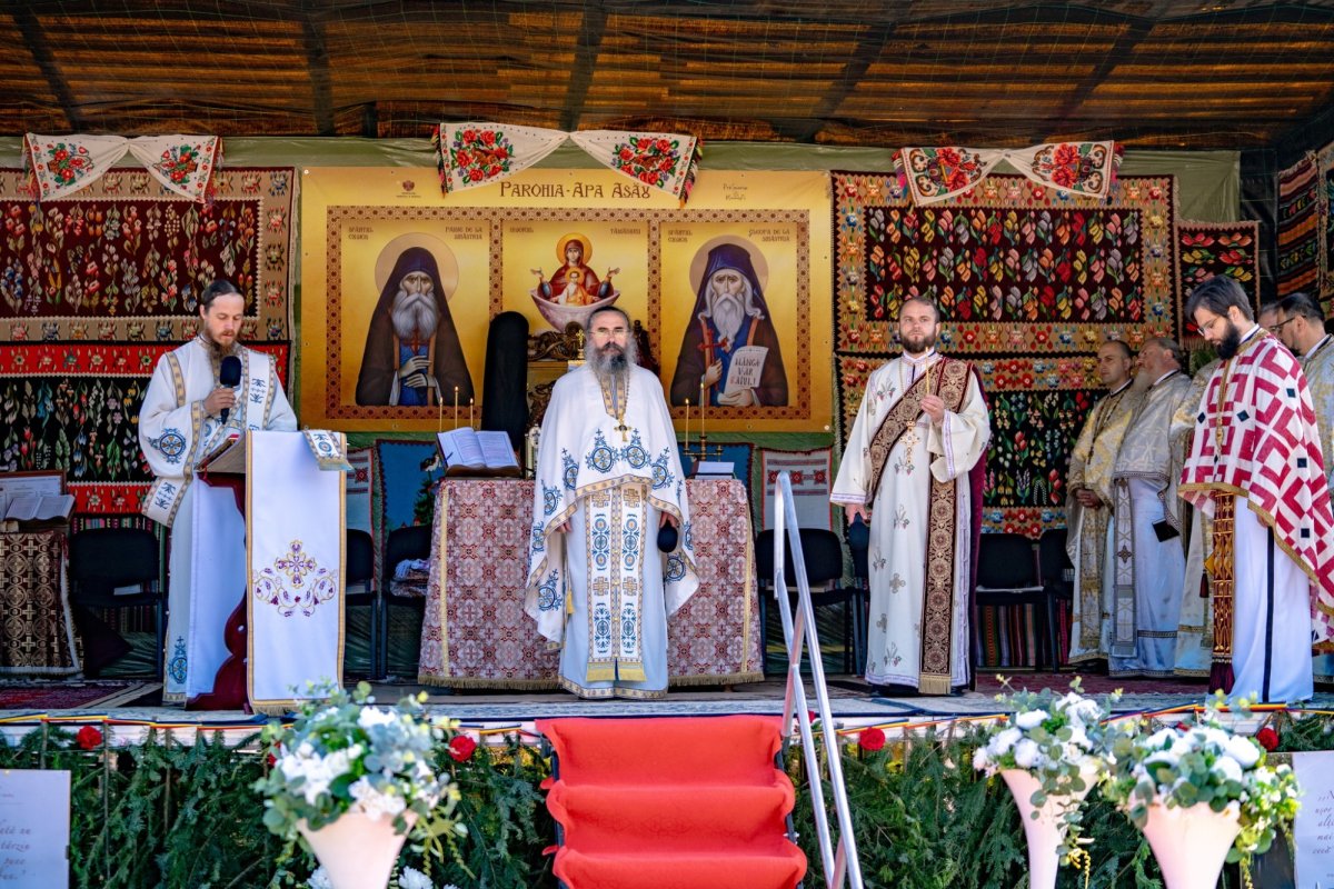 Moment istoric în parohia băcăuană Apa-Asău 335009