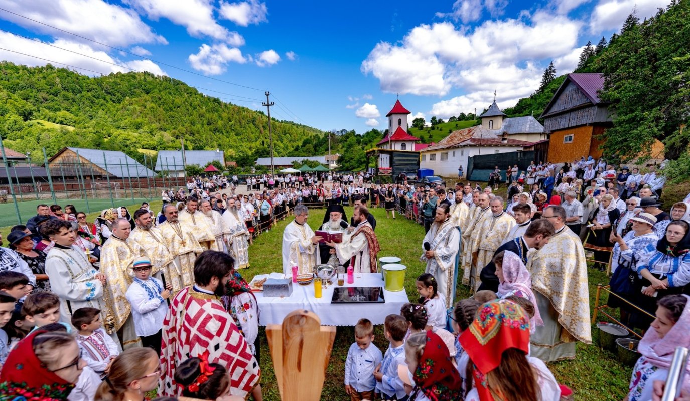 Moment istoric în parohia băcăuană Apa-Asău 335010