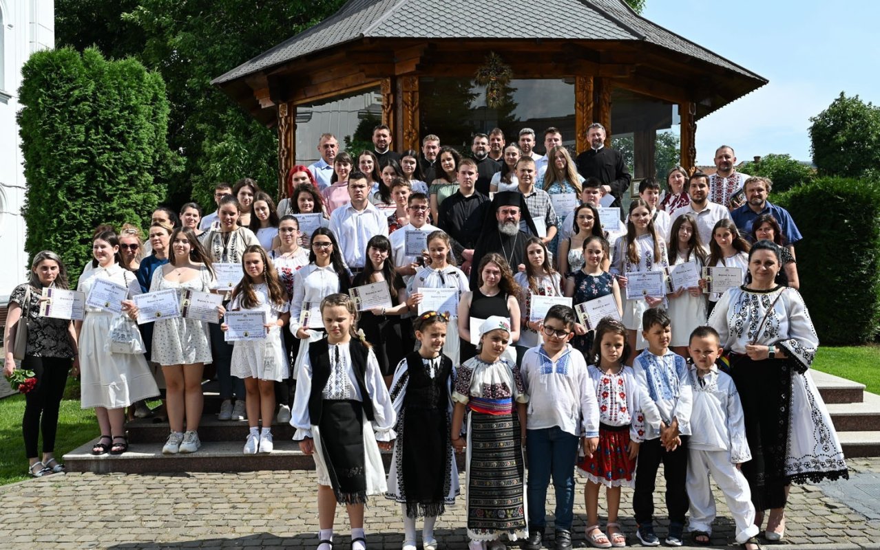 Festivitate de premiere a elevilor la Catedrala Episcopală din Deva 335074
