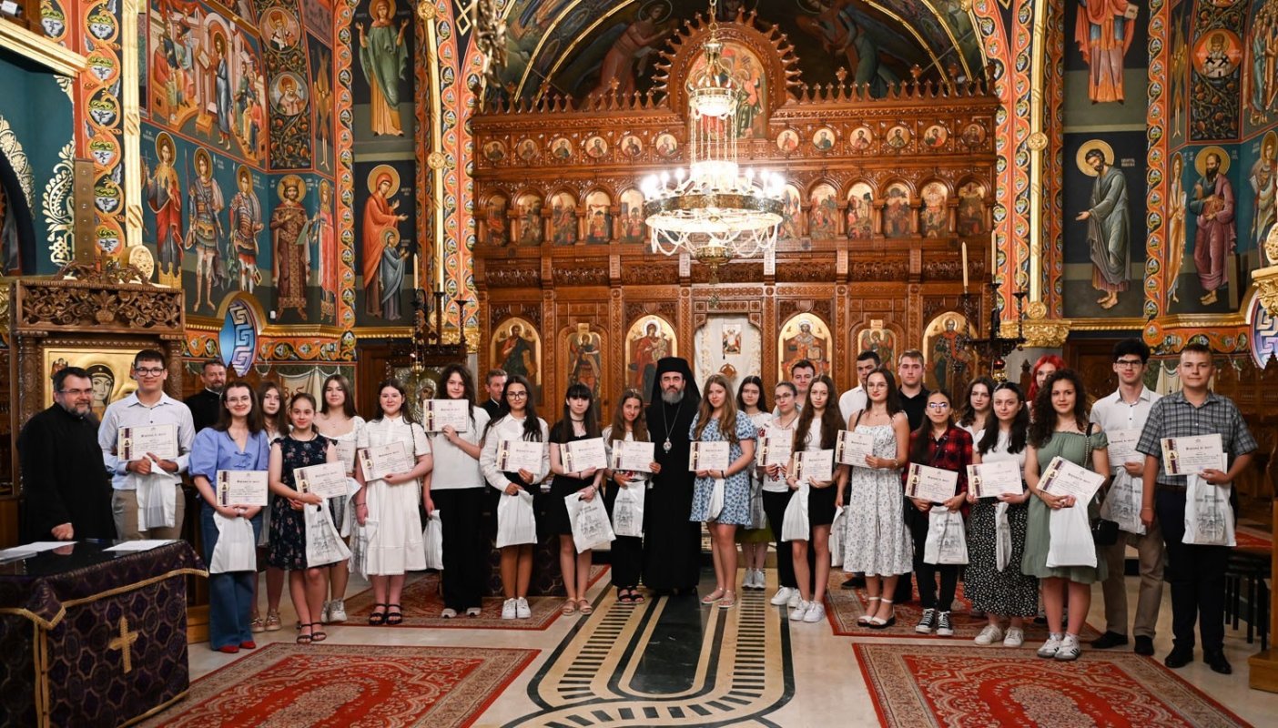 Festivitate de premiere a elevilor la Catedrala Episcopală din Deva 335075