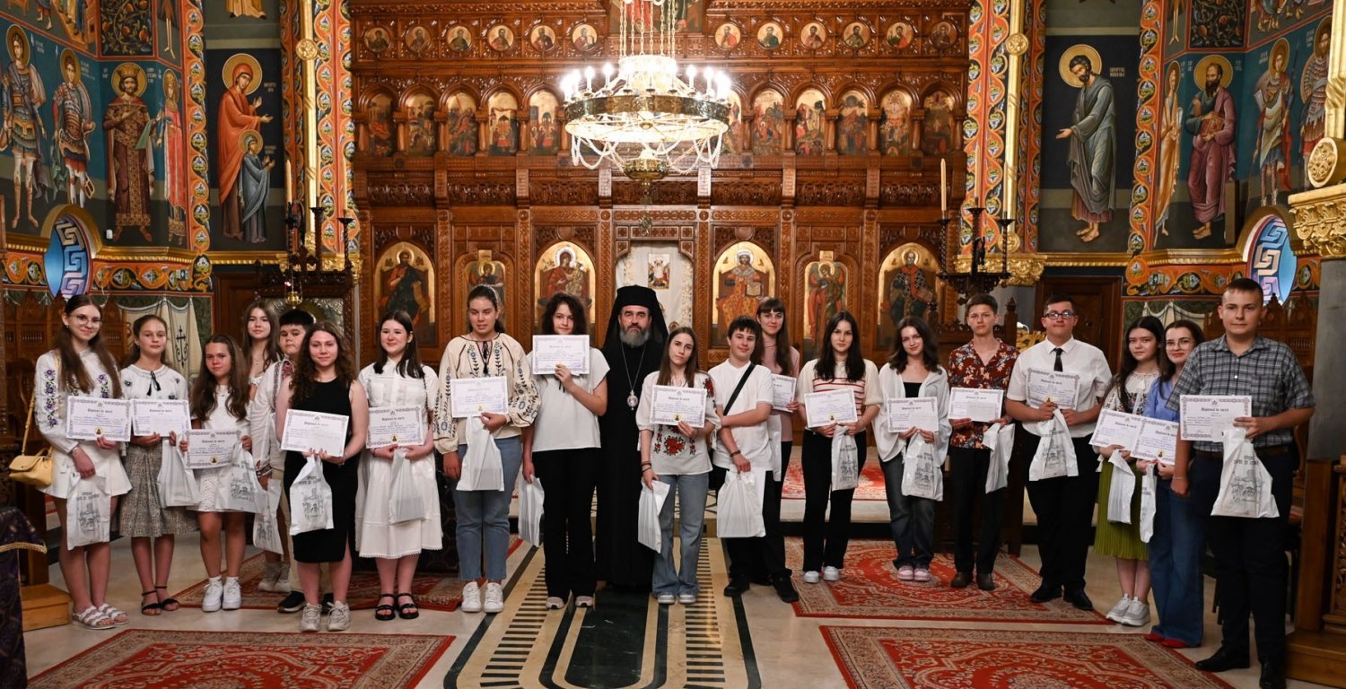 Festivitate de premiere a elevilor la Catedrala Episcopală din Deva 335077