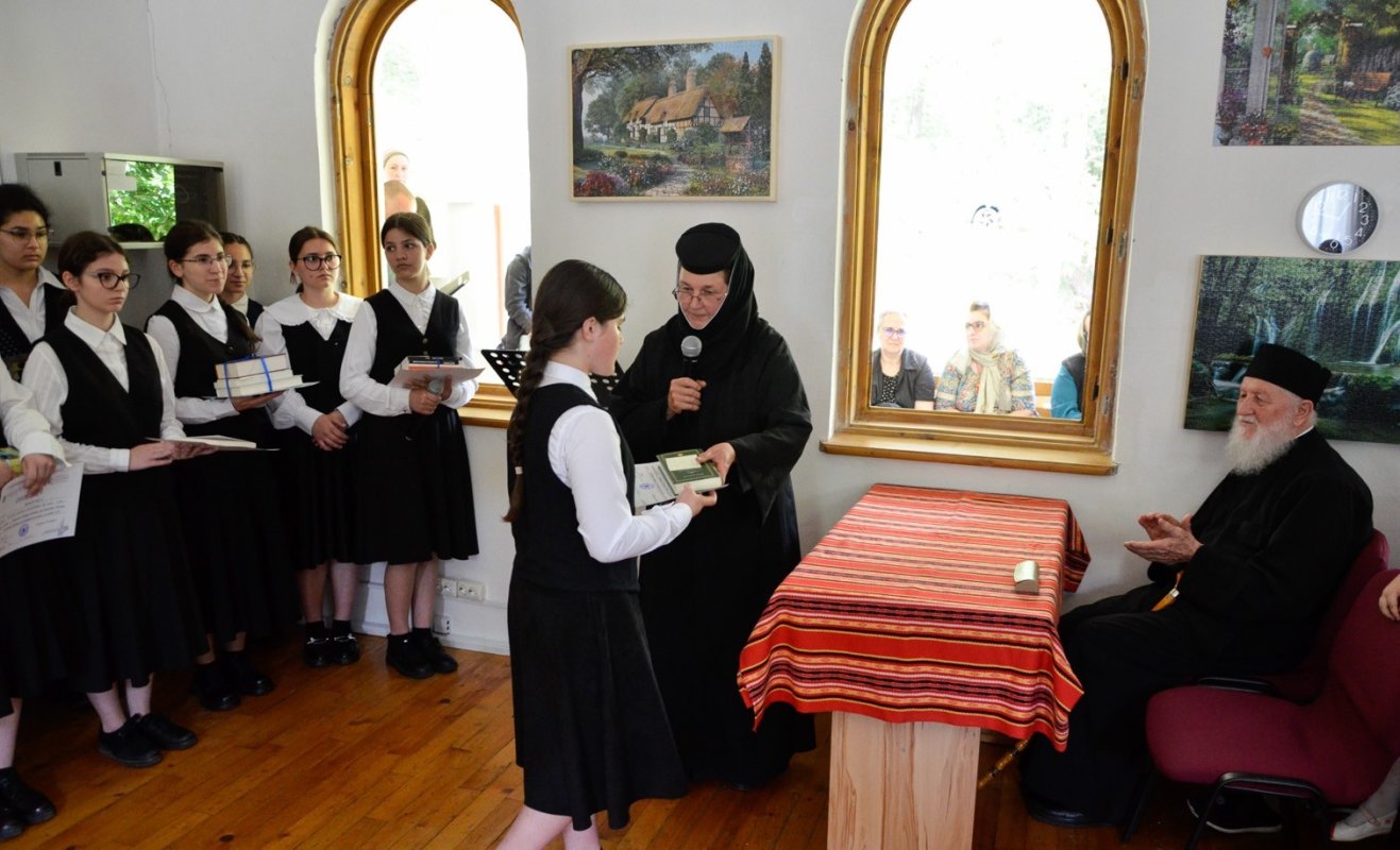 Serbarea finalului de an școlar la Seminarul Teologic de la Mănăstirea Prislop 335081