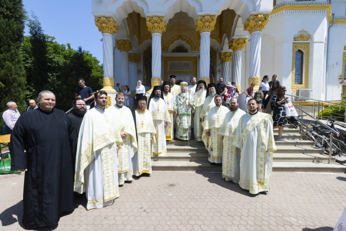 Sărbătoare la mănăstirea bucureșteană închinată sfinților din neamul nostru 335256