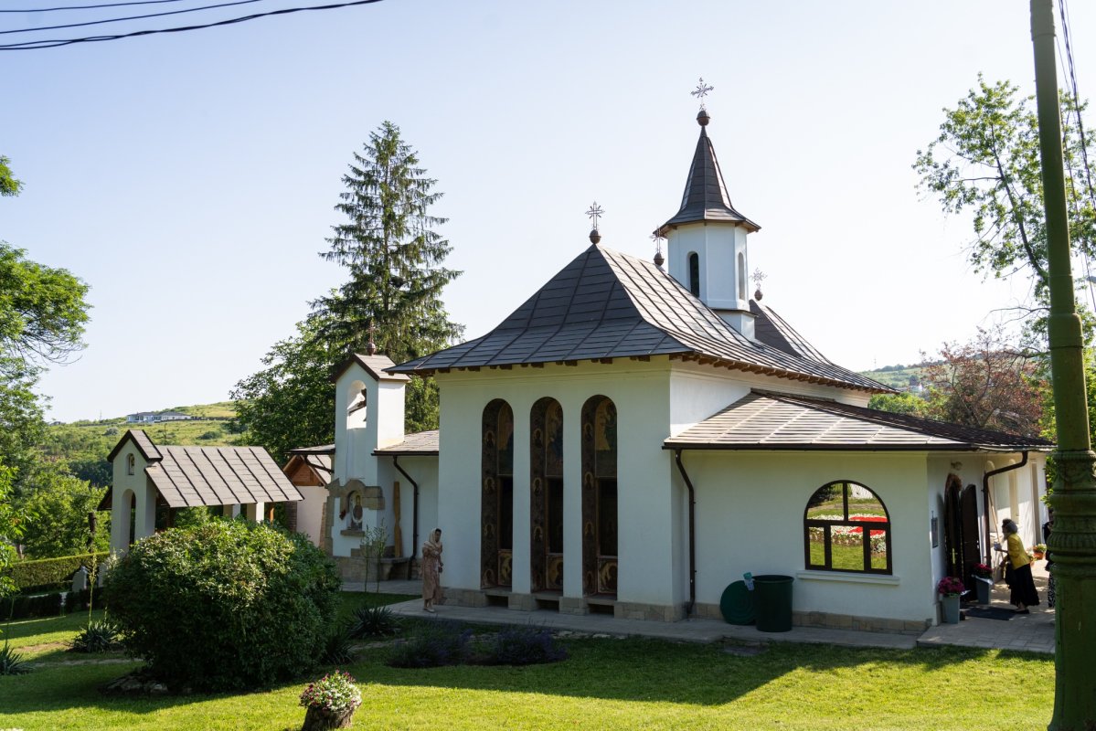 Sfinții români sărbătoriți la Mănăstirea Bucium 335215