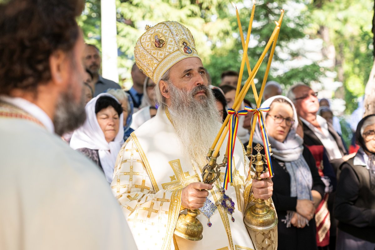 Sfinții români sărbătoriți la Mănăstirea Bucium 335221