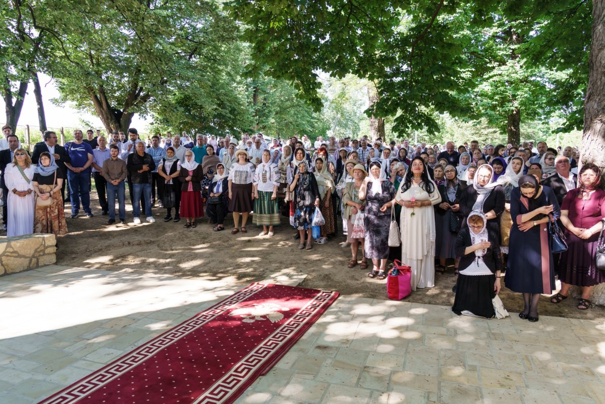 Sfinții români sărbătoriți la Mănăstirea Bucium 335222