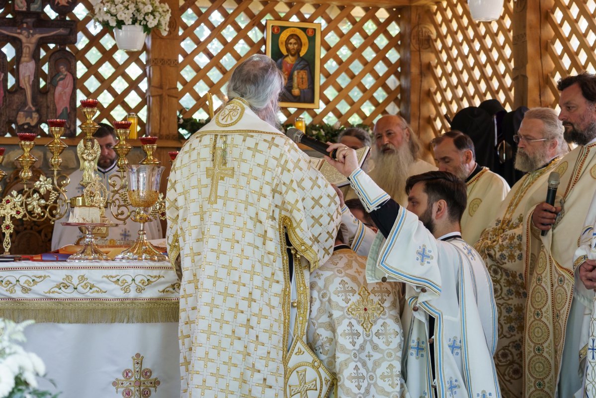 Sfinții români sărbătoriți la Mănăstirea Bucium 335227