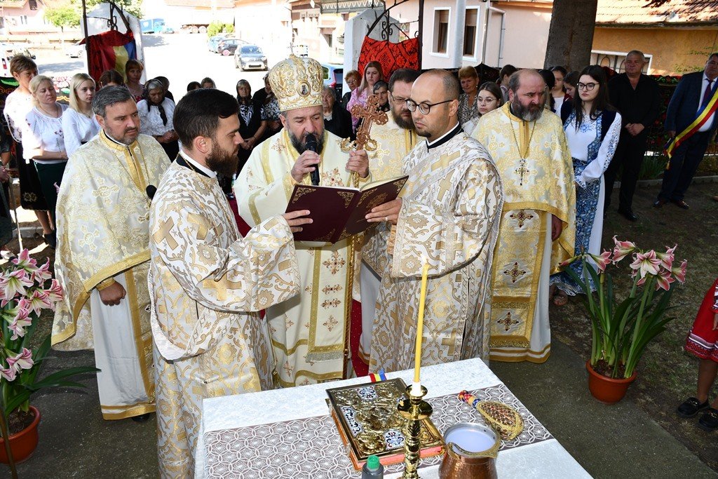 Înnoire și binecuvântare în Parohia Petnic din Banatul Montan 335300