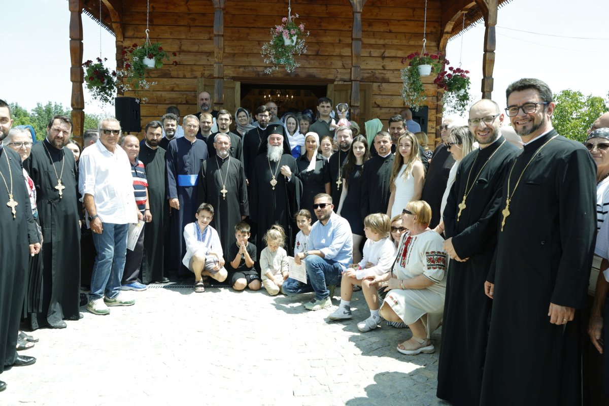 Mitropolitul Olteniei a slujit într-o comunitate din Dolj 335302