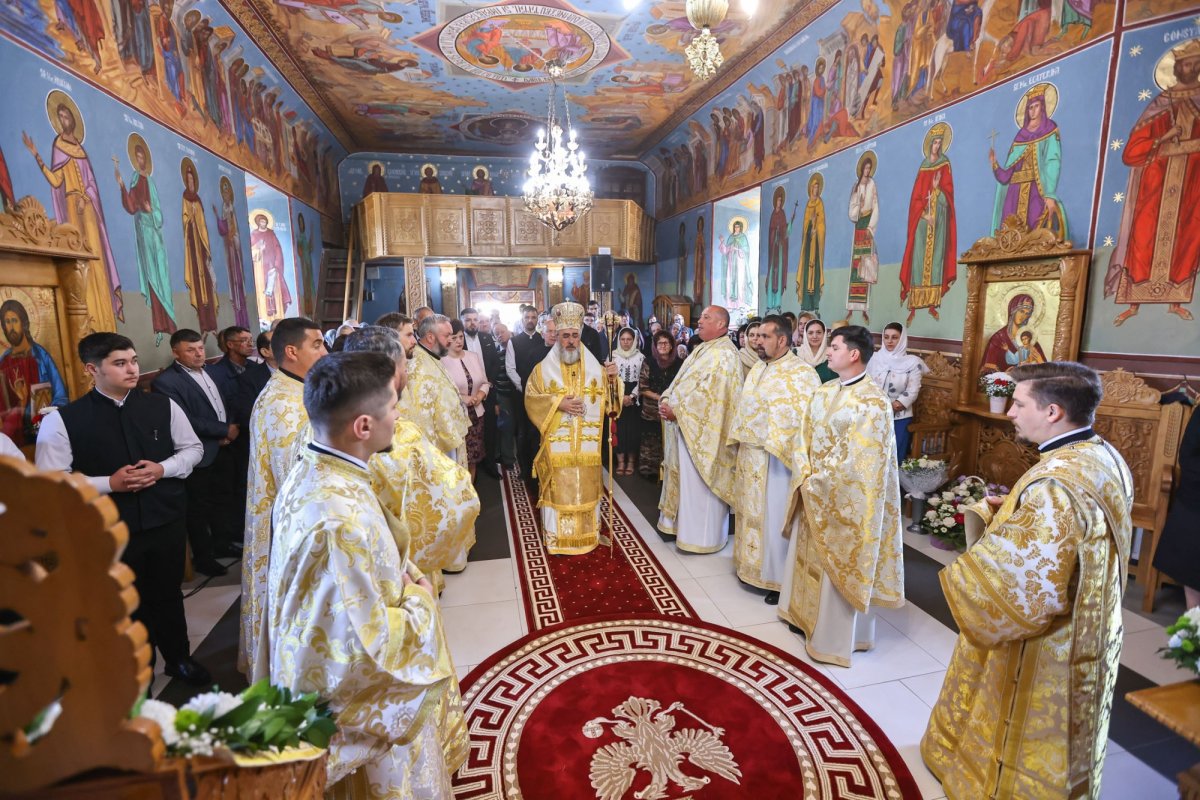 Sfințirea așezământului parohial din localitatea buzoiană Calvini 335308