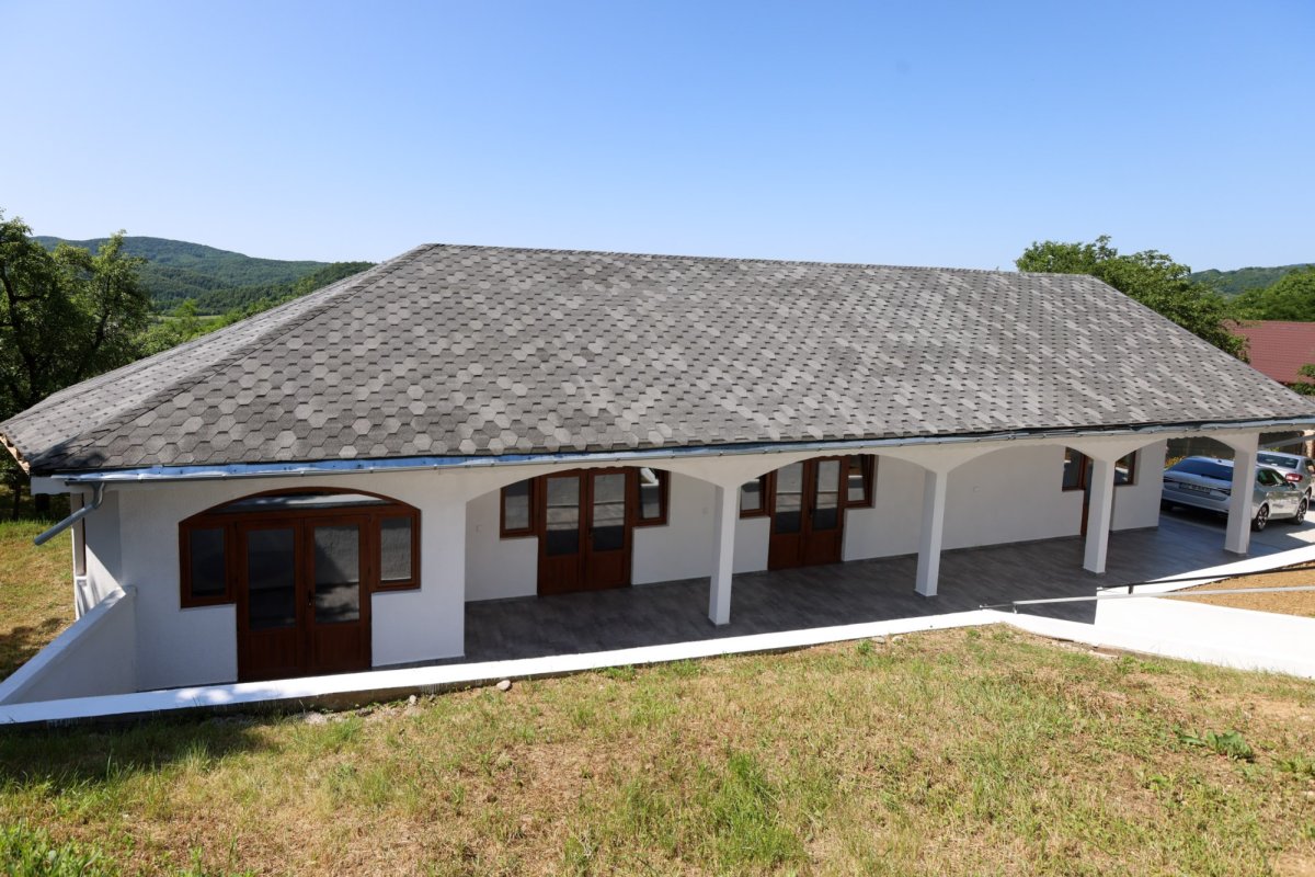 Sfințirea așezământului parohial din localitatea buzoiană Calvini 335309