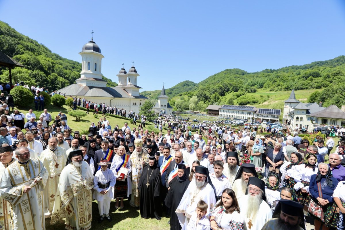 Momente de împlinire și aniversare în Episcopia Maramureșului și Sătmarului 335422