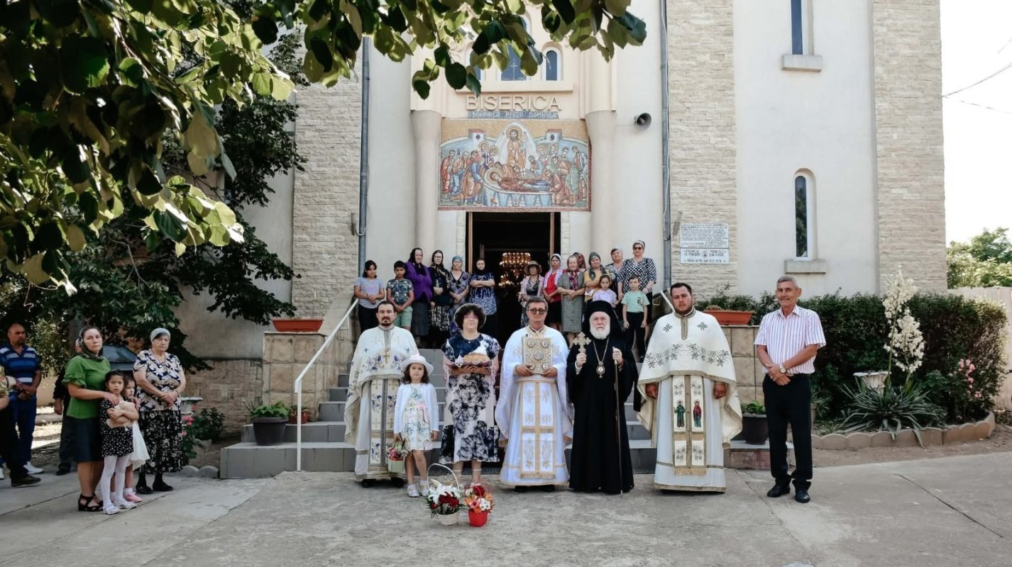 Sărbătoarea Sfinților Români în parohia tulceană Ostrov 335415