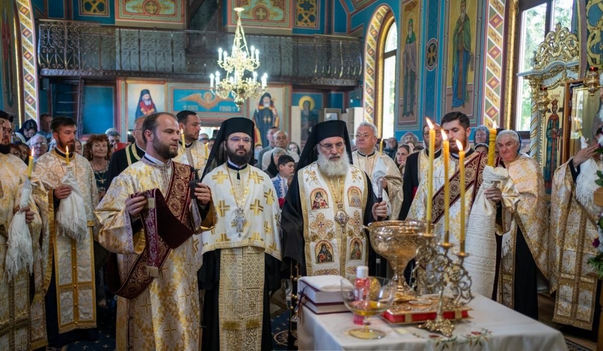 Sfinții Cuvioși Cleopa și Paisie, ocrotitorii unei parohii băcăuane 335410