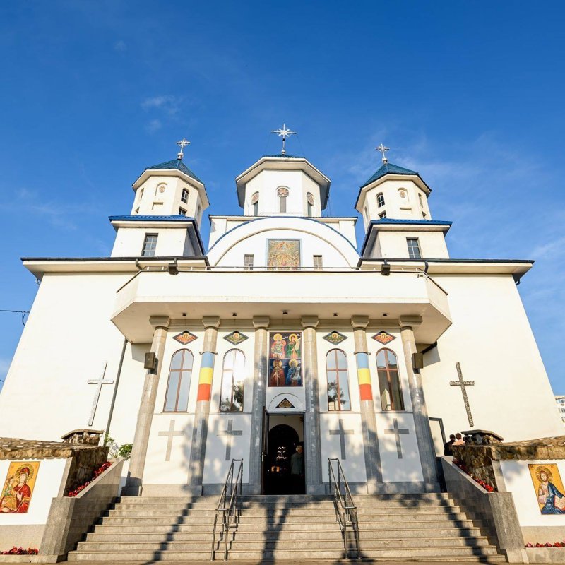 Brâul Maicii Domnului adus spre închinare la Ploiești 335537