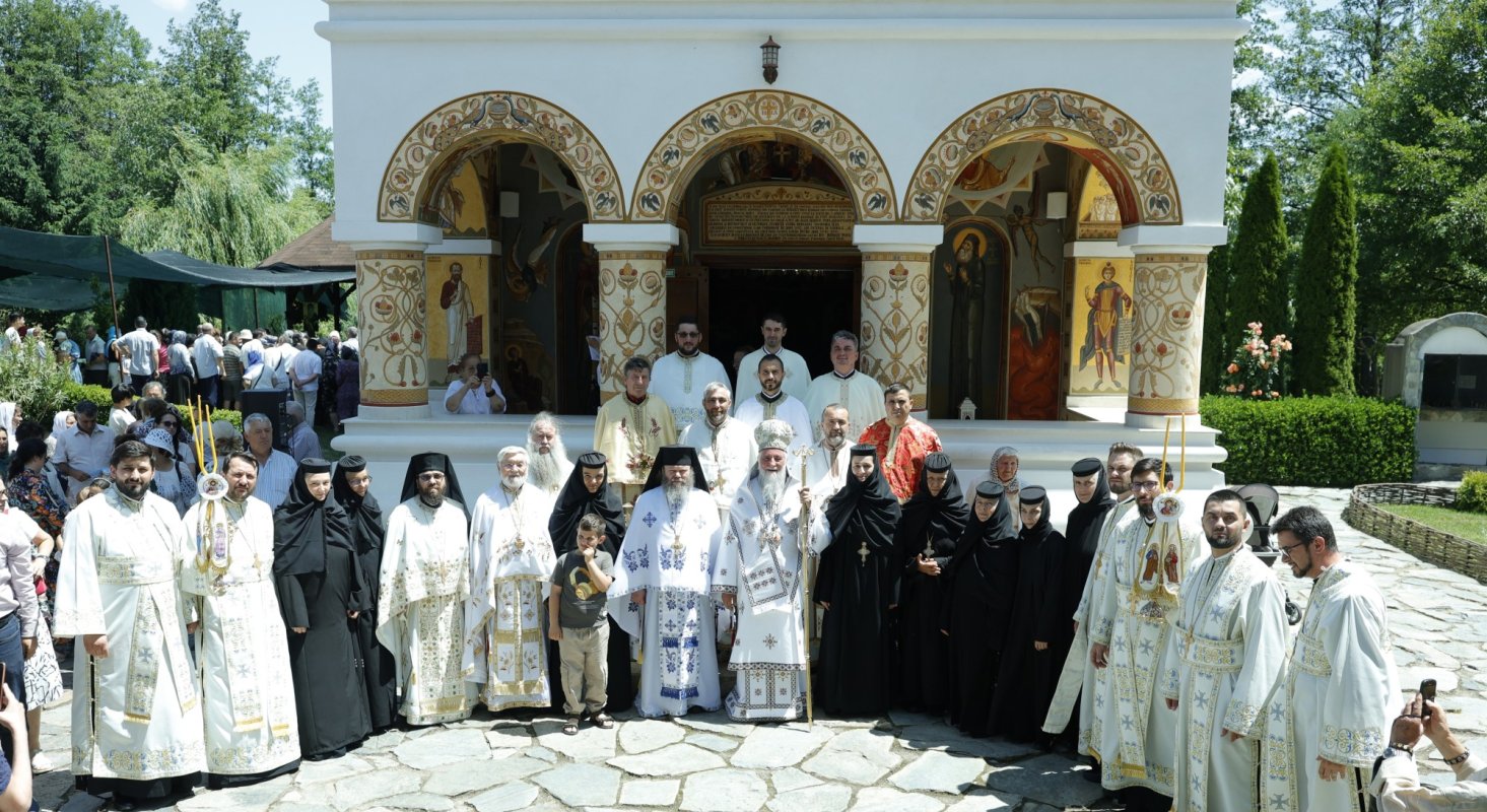 Hramul Mănăstirii Icoana din Gorj 335541