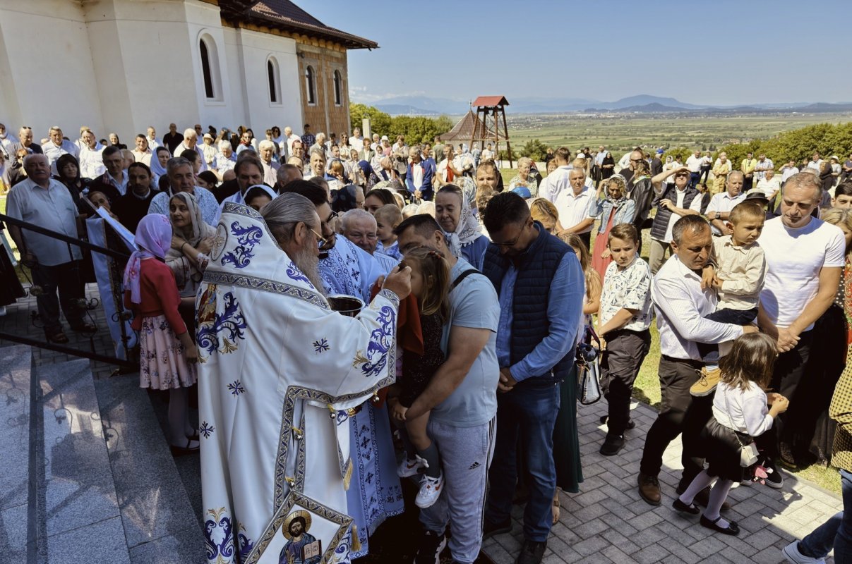 Praznic luminos la Mănăstirea Mărcuș 335524