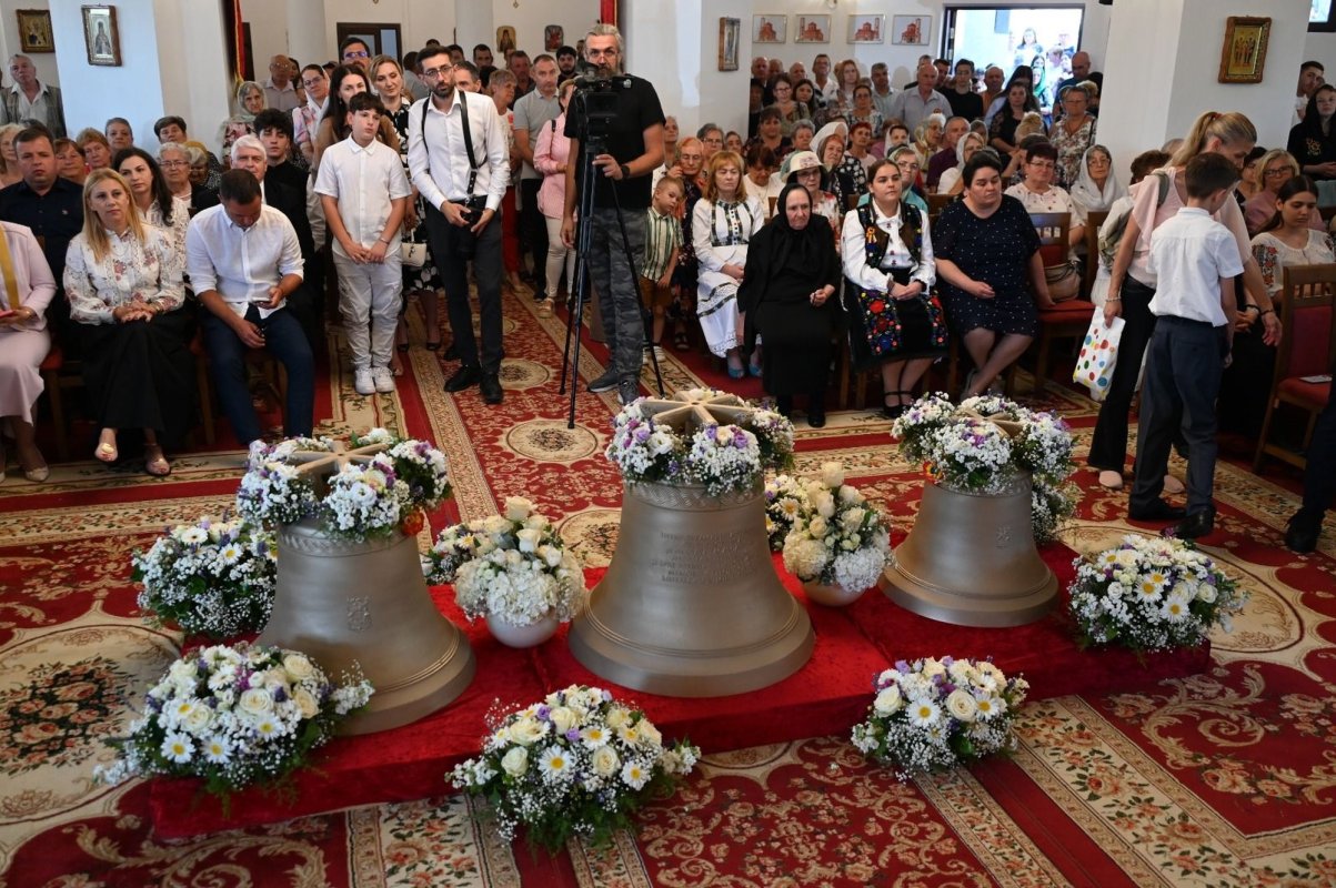 Clopote noi pentru o biserică din Oradea 335596