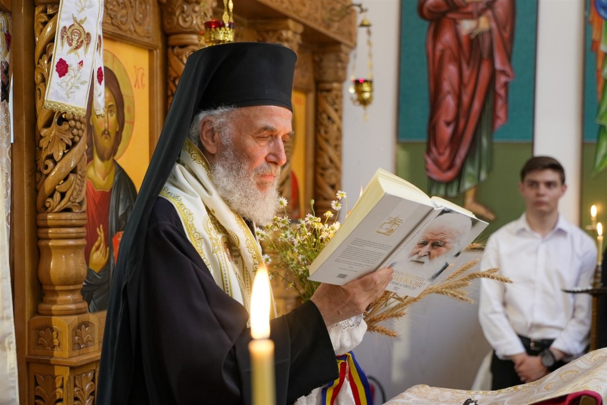 De la cununile mărturisitorilor la coronițele de sânziene ale copiilor 335560