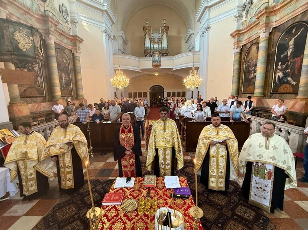 Pelerinaj cu sfinte moaște la parohii românești din sud-estul Austriei 335617