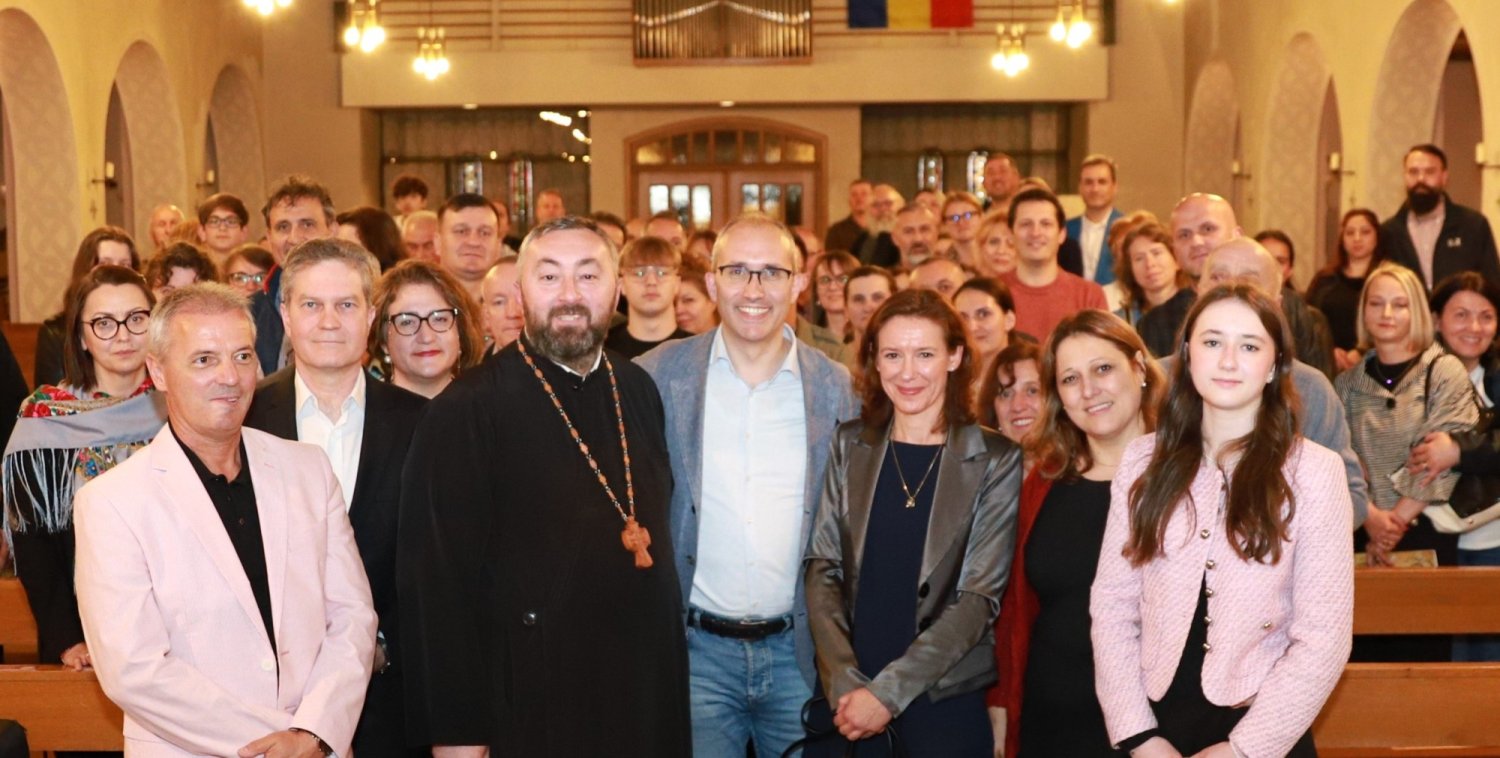 Peste 1.000 de persoane au vizionat, în Germania, filmul documentar „Coroana României” 335581