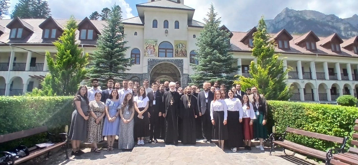 Idealul tinereții este căutarea unui viitor fericit 335687