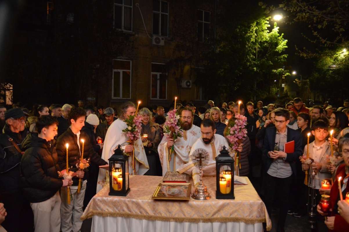 Locul unde dragostea nu cade niciodată şi se bucură de adevăr 335115