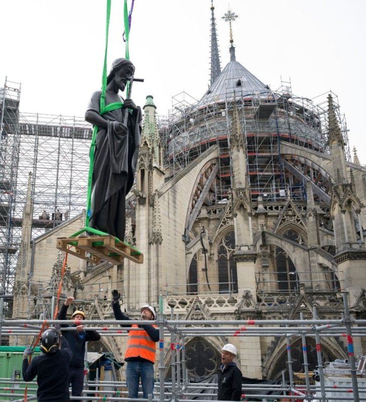 Statuile apostolilor, reinstalate pe Catedrala Notre Dame 335764