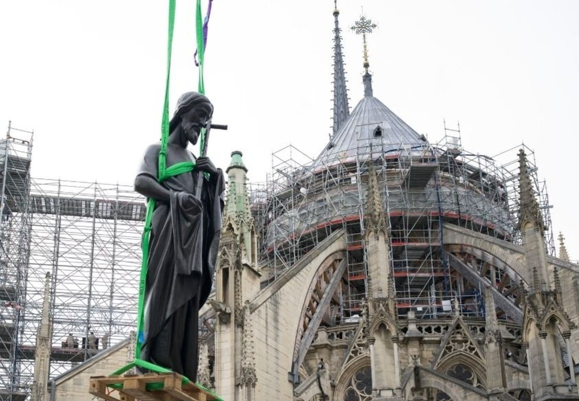 Statuile apostolilor, reinstalate pe Catedrala Notre Dame 335765