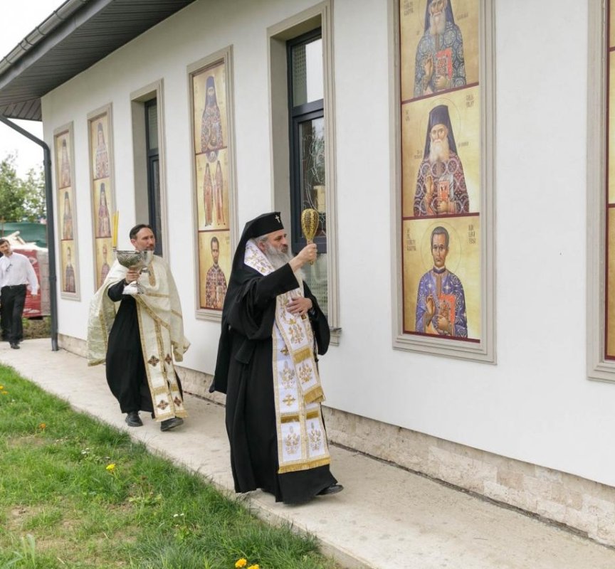 Un nou Altar de vară la o parohie din județul Iași  335802