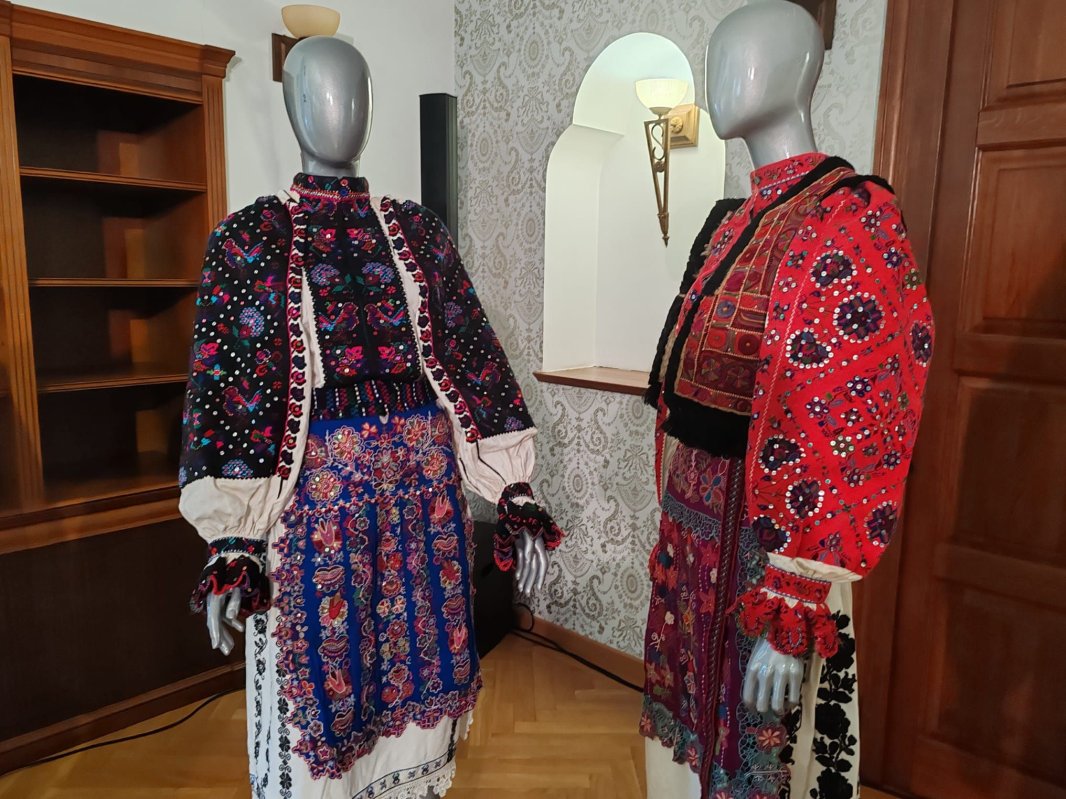 „Alai” în costume populare 335836