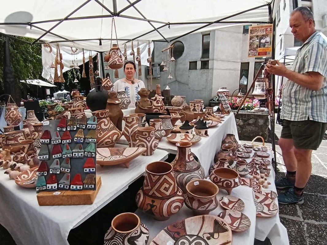 O reașezare a istoriei Târgului de Ceramică „Cucuteni 5000” 335867