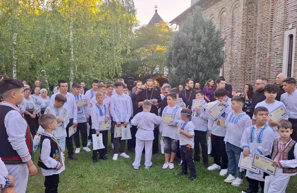 Tinere talente la un concurs de toacă în Eparhia Târgoviștei 335952